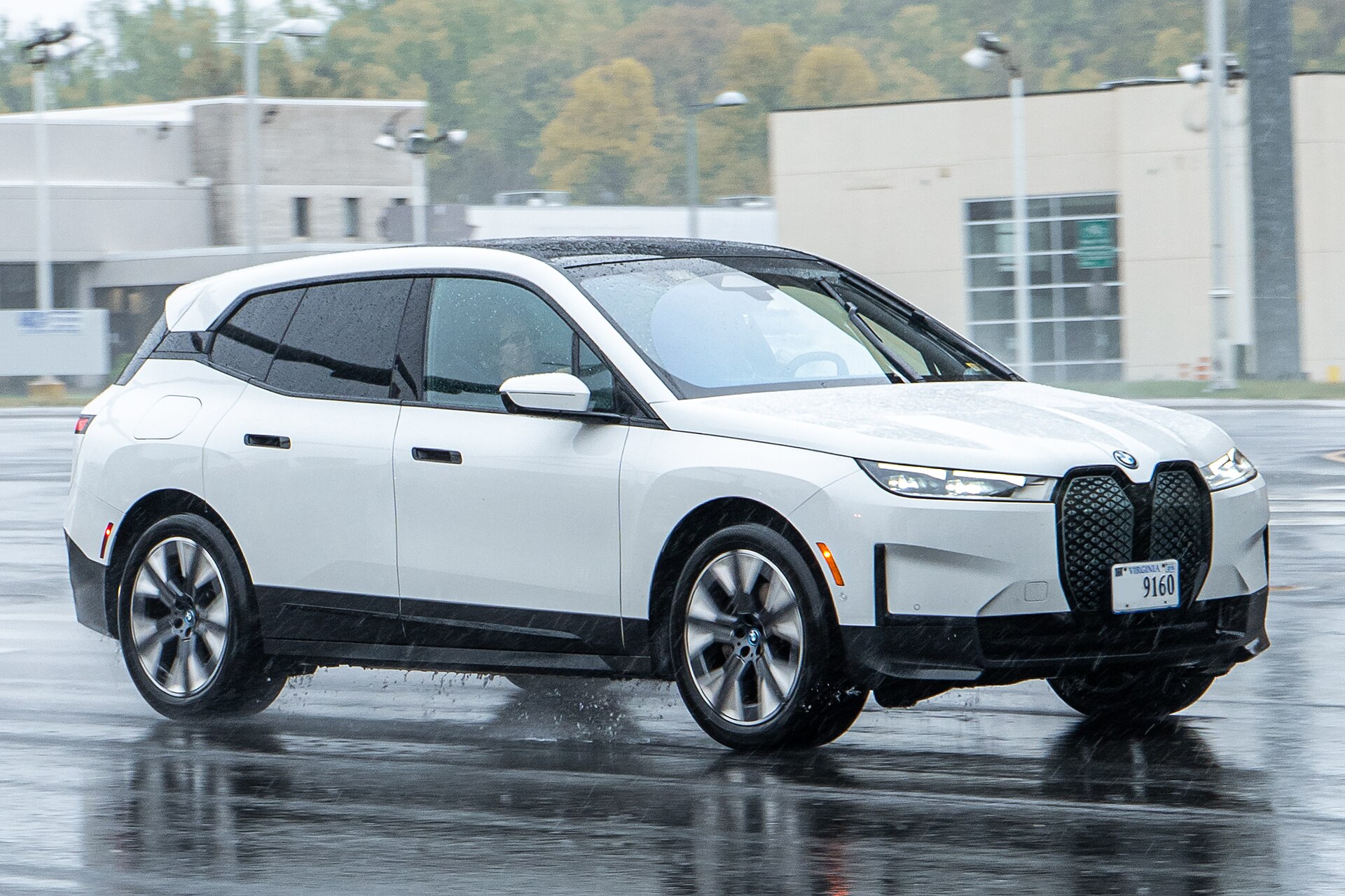 BMW iX, volledig elektrische SUV met hoge instap